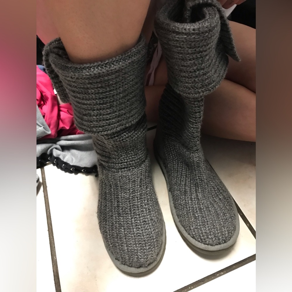 Gray ugg boots. Size 5s like new.. never really wore too little for my feet